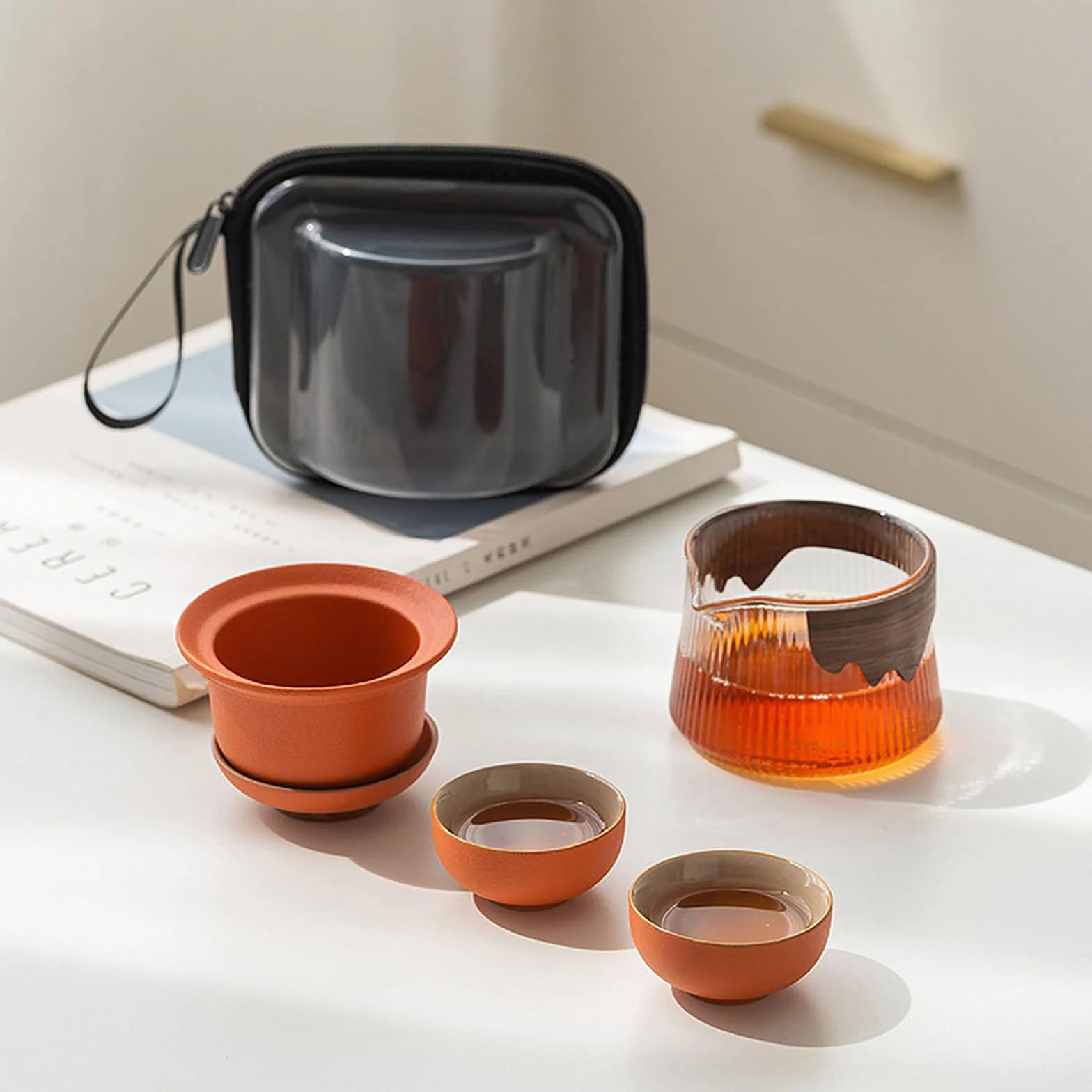 Fanquare Ceramiczny Zestaw do Herbaty na 2 - Porcelanowy Kung Fu z Mini Zaparzaczem, Przenośna Torebka na Podróż, Dzbanek z Drewnianą Warstwą Ochronną
