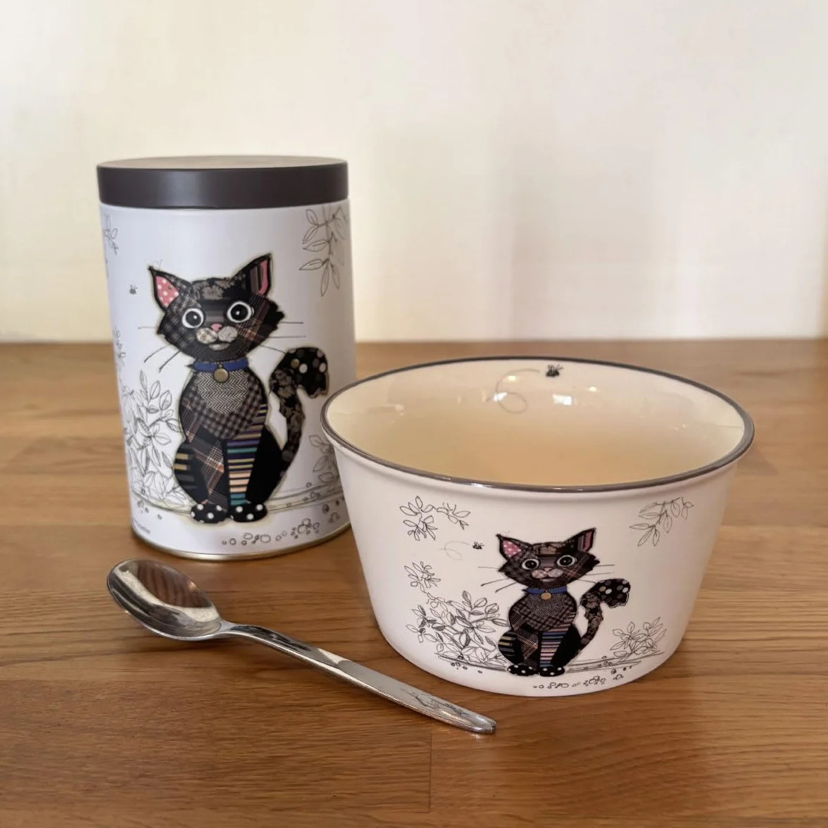 KIUB Miska bez uchwytu - wzór czarnego kota siedzącego - materiał porcelanowy - pojemność 550 ml