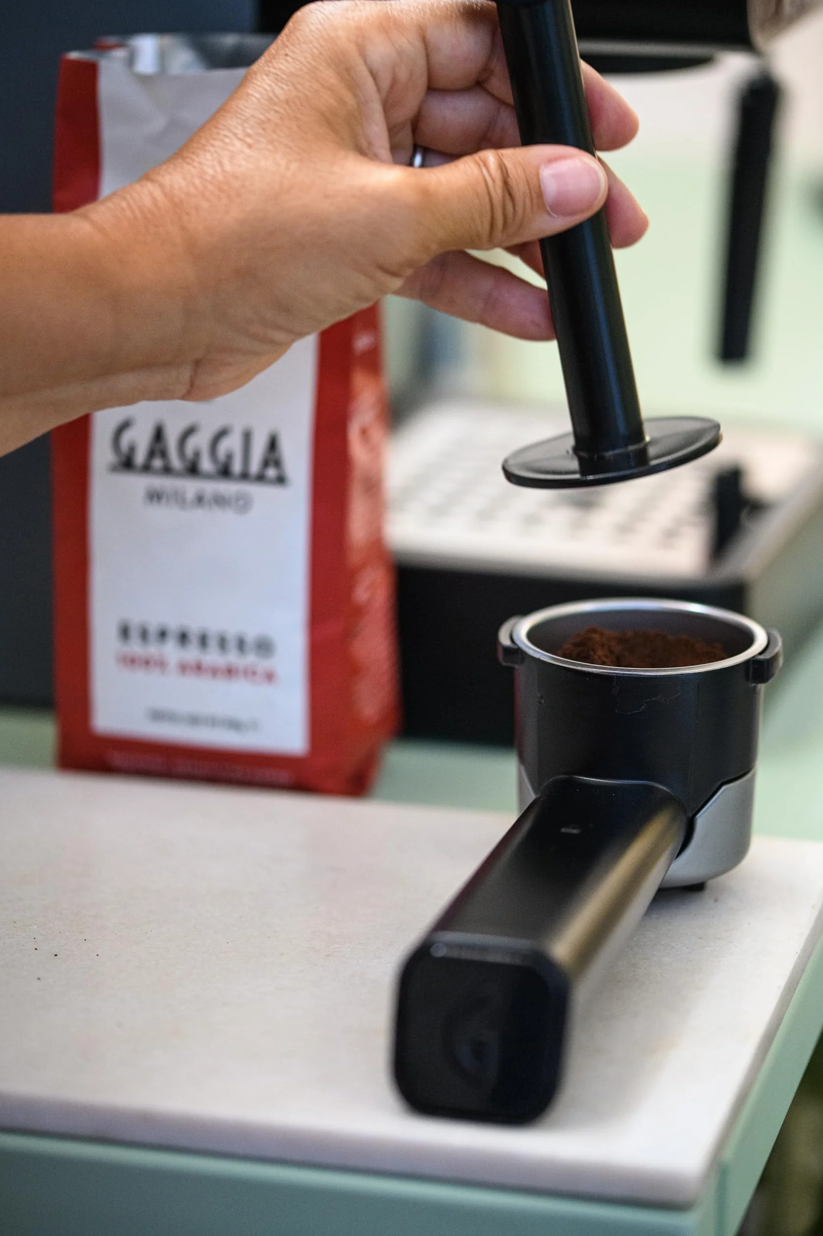 Gaggia EG2109 ORANGE Ręczny ekspres do kawy Espresso, mielona lub gofrowa, system POD do kremowego espresso z kapsułkami, automatyczna wstępna infuzja, 15 bar, nowy model 2023, 100% Made in Italy