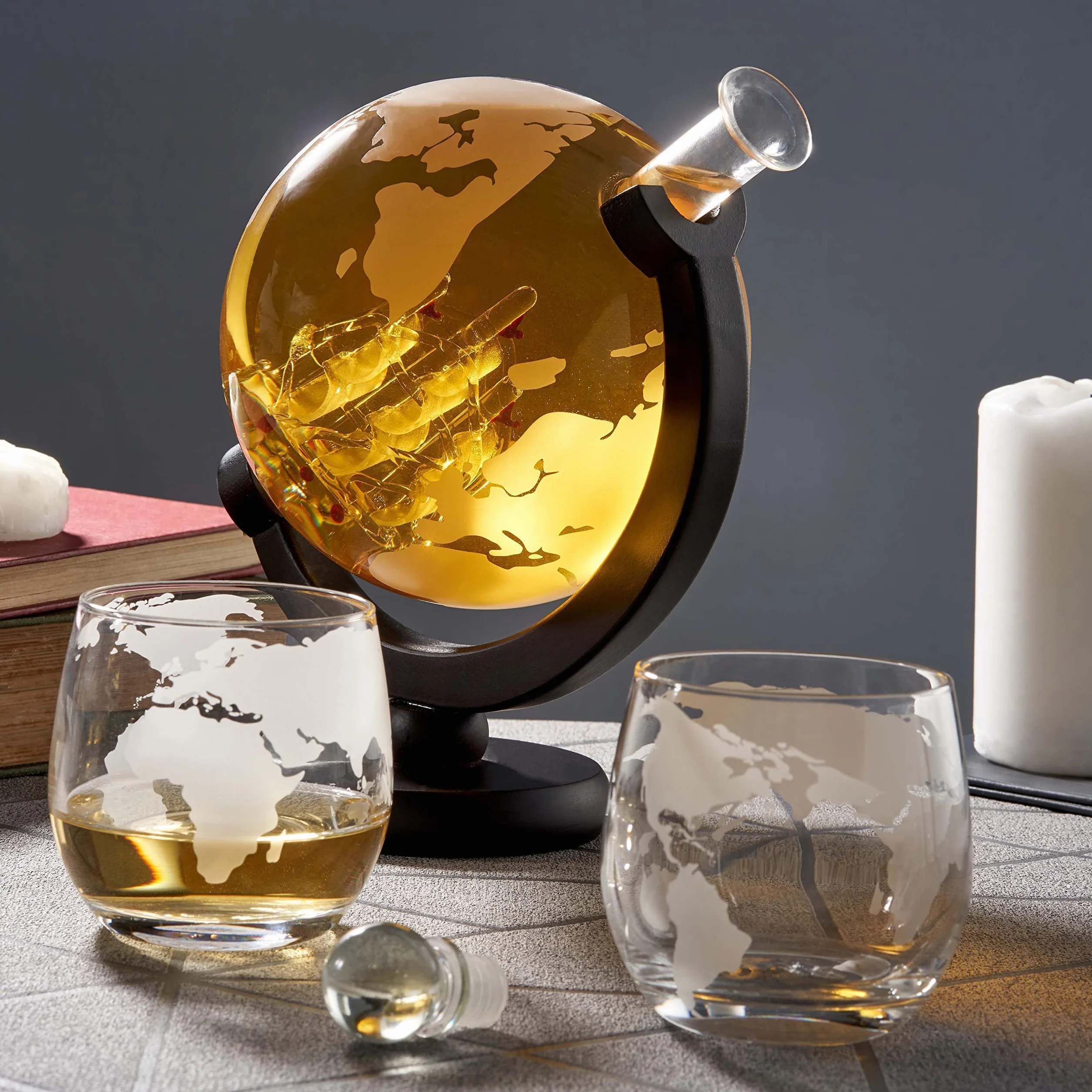 Oak & Steel - Karafka do Whisky Globe (XL 1500ml) z 2 Szklankami, 4 Kamieniami Whisky ze Stali Nierdzewnej, 1 Szczypcami do Lodu i Nie Tylko - Prezent dla Mężczyzn, Dzień Ojca, Boże Narodzenie