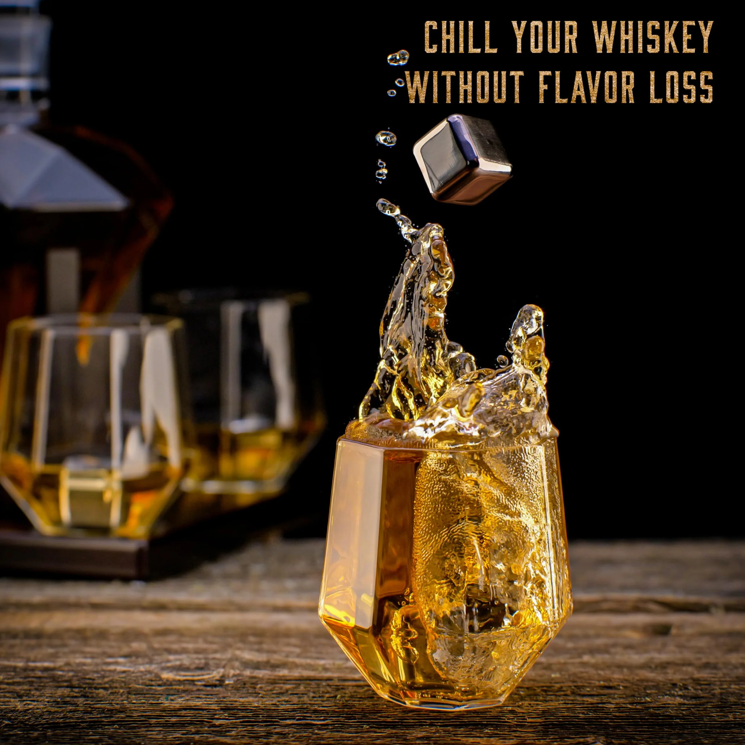 WHISISKEY Zestaw Karafka do Whisky - Zestaw Prezentowy Whiskey - Prezenty dla Mężczyzn - Pomysły na Prezent dla Mężczyzny - Diamentowa Karafka 1000ML, 4 Szklanki do Whisky, 4 Kamienie do Whisky