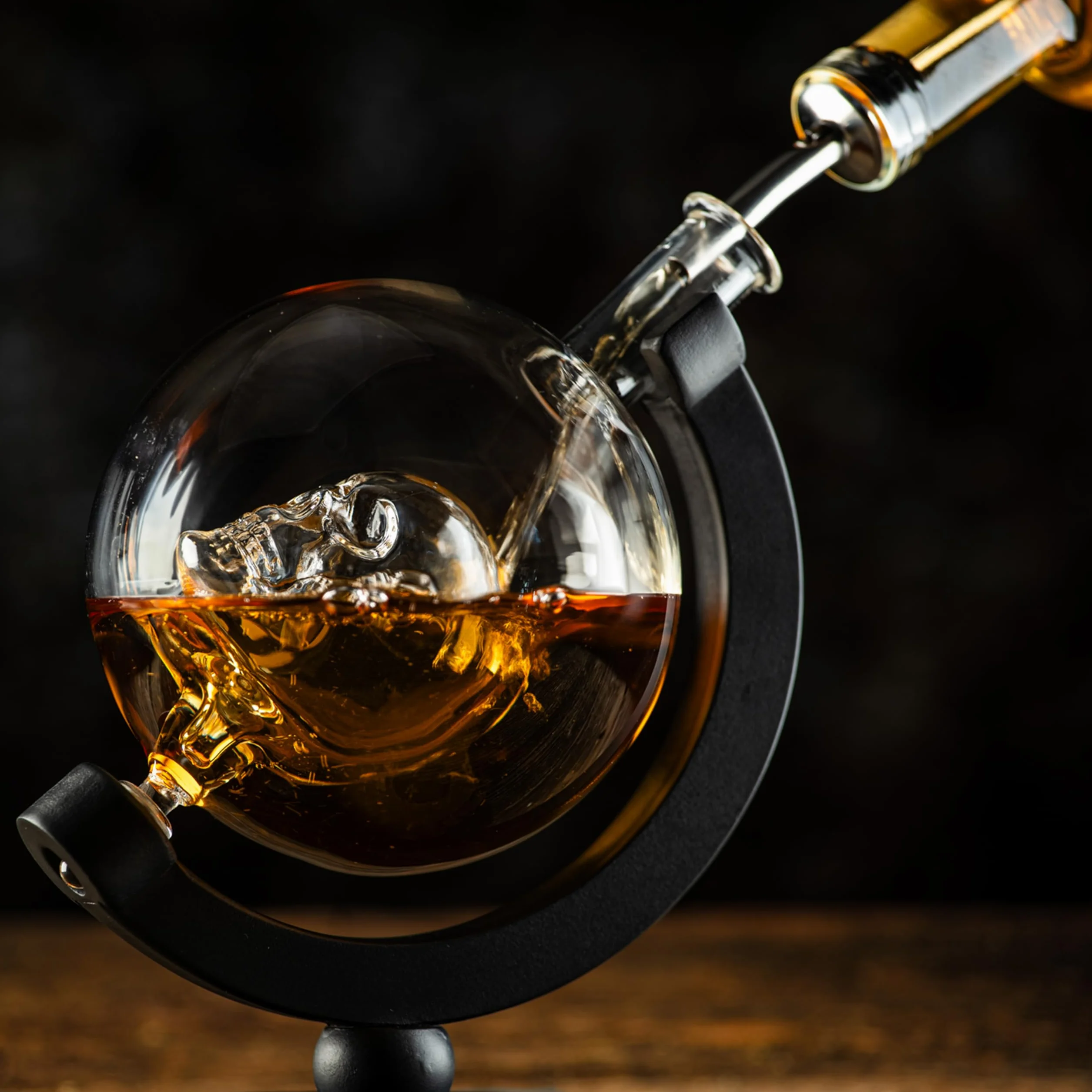 WHISISKEY Zestaw Karafka do Whisky - Zestaw Prezentowy Whiskey - Prezenty dla Mężczyzn - Pomysły na Prezent dla Mężczyzny - Czaszka Karafka 900ML, 2 Szklanki do Whisky, 4 Kamienie do Whisky, Akcesoria