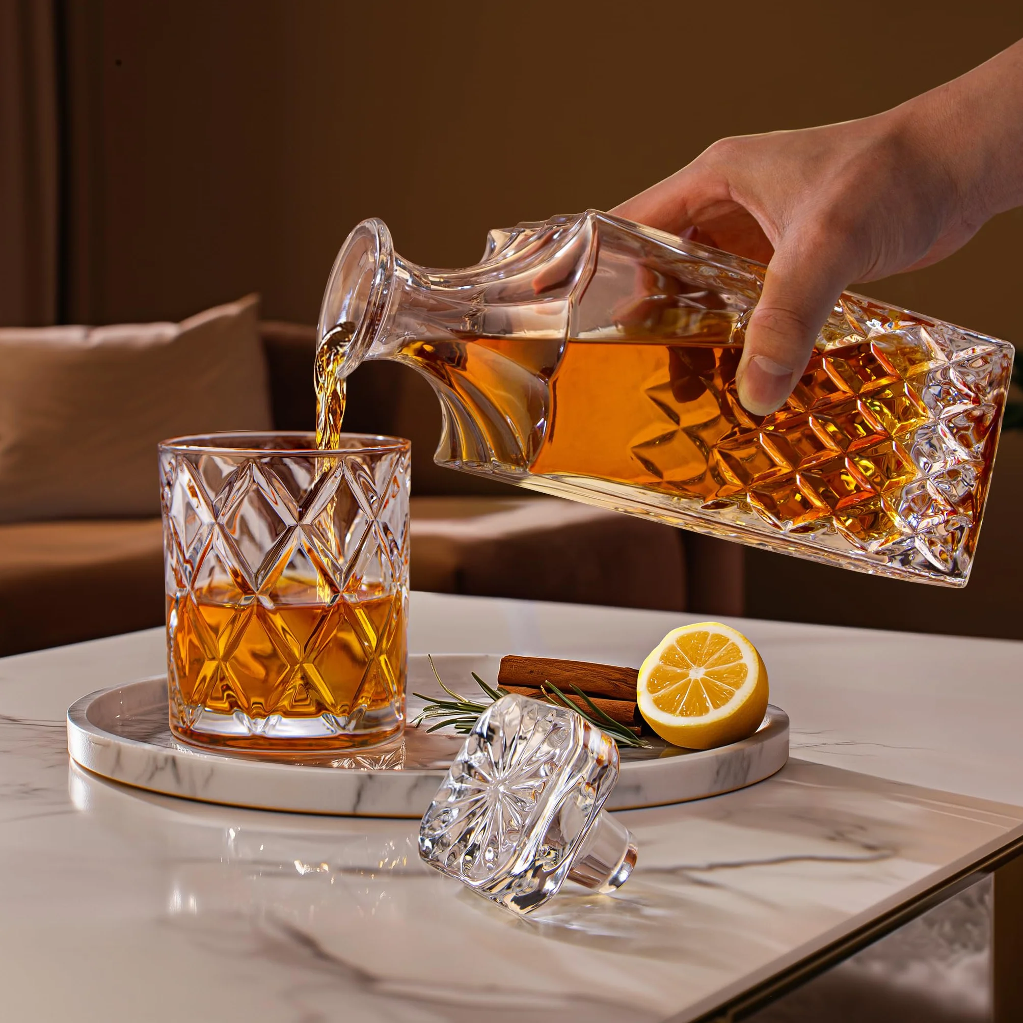 LIGHTEN LIFE Zestaw karafki do whisky – 849 ml z 4 szklankami w pudełku upominkowym, karafka premium bez ołowiu dla mężczyzn