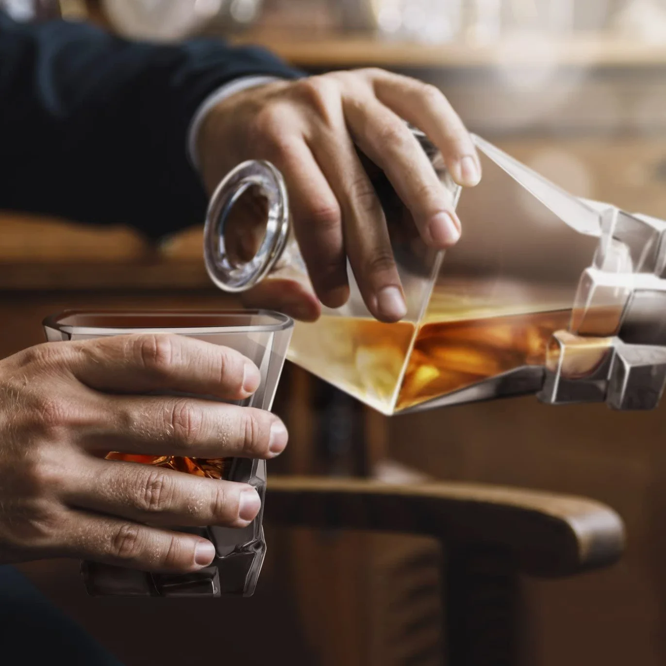 Maverton Karafka do Whisky – 950 ml - Elegancki Prezent dla Mężczyzny - Szkło Premium na Alkohol - Do Bourbona, Koniaku - Dzień Ojca, Urodziny, Rocznica