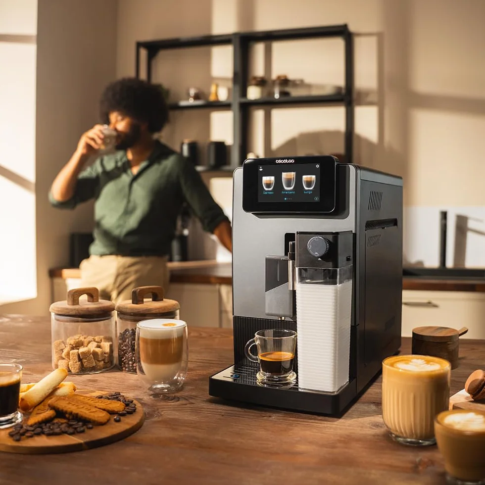 Cecotec Super automatyczny ekspres do kawy Cremmaet Latte Touch 19 barów, Thermoblock, 12 napojów, 4 profile, woda 1,1 l i mleko 400 ml, wyświetlacz TFT, młynek stożkowy, automatyczne czyszczenie