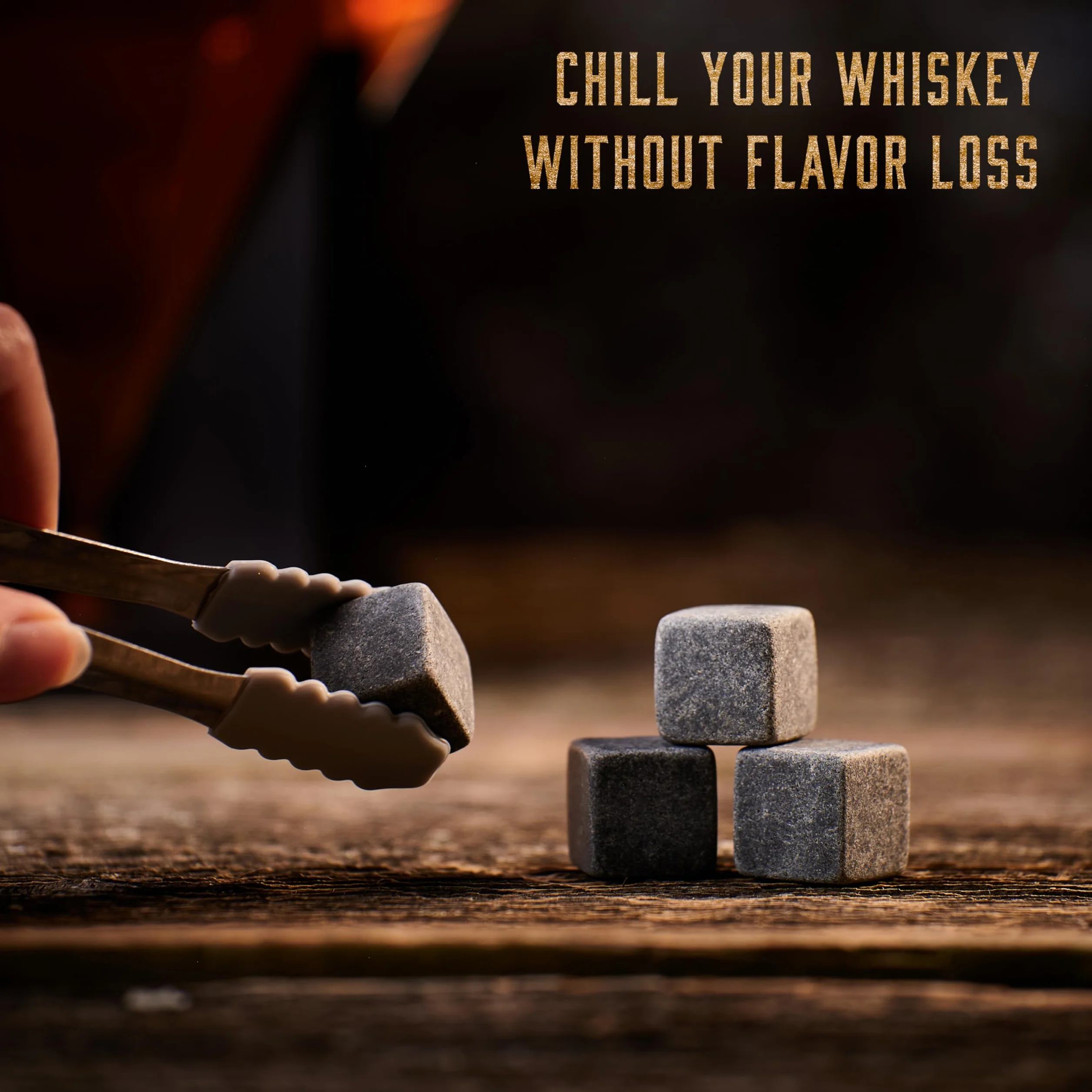 WHISISKEY Zestaw Karafka do Whisky - Zestaw Prezentowy Whiskey - Prezenty dla Mężczyzn - Pomysły na Prezent dla Mężczyzny - Diamentowa Karafka 700ML, 4 Kamienie do Whisky, Akcesoria