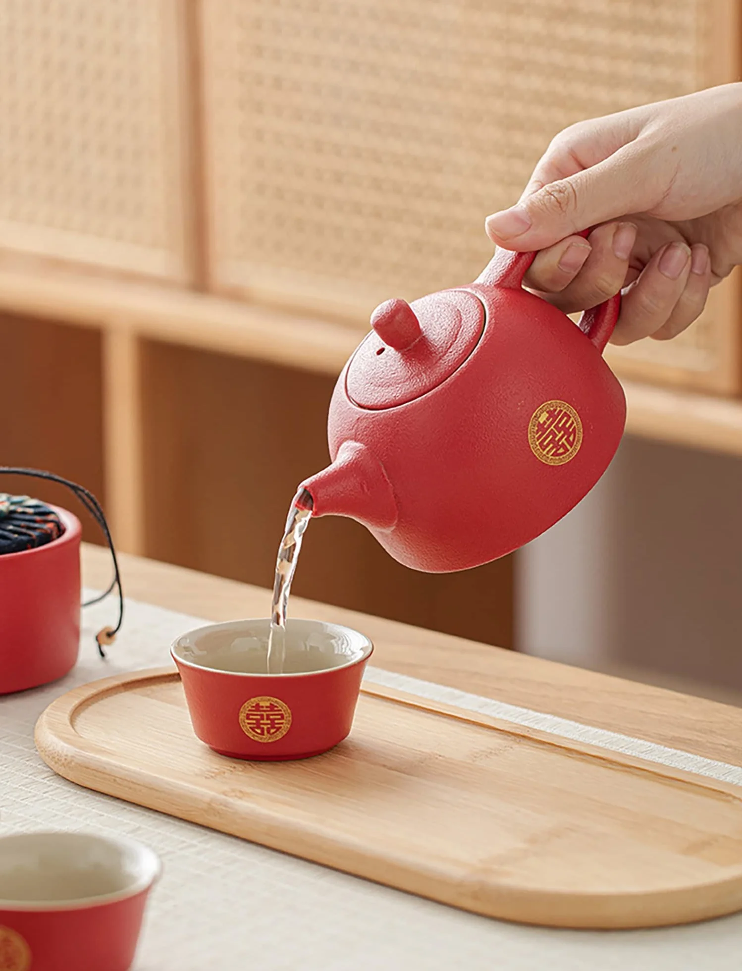 Chiński zestaw do herbaty Kung Fu Czajniczek Podwójne Szczęście Porcelana Czerwony Zestaw Do Herbaty Ślubnej Czajniczek, Chińskie Tradycyjne Dekoracje Ślubne, Kreatywny Ceramiczny Zestaw Serwisowy