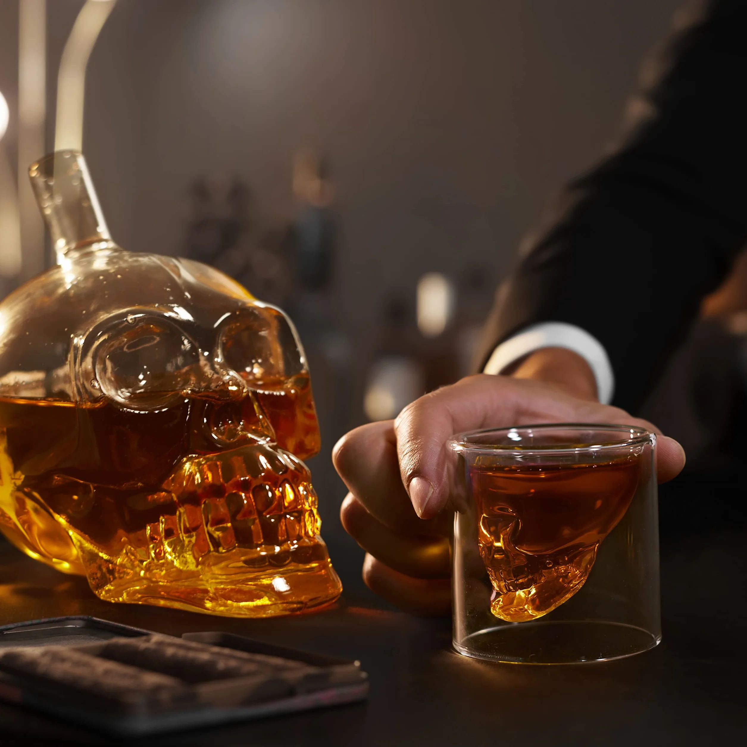 Oak & Steel - Karafka z Czaszką Whisky (700ml) z 6 Kieliszki do Szotów (75 ml) - Zestaw Upominkowy dla Mężczyzn, Dzień Ojca, Urodziny, Boże Narodzenie