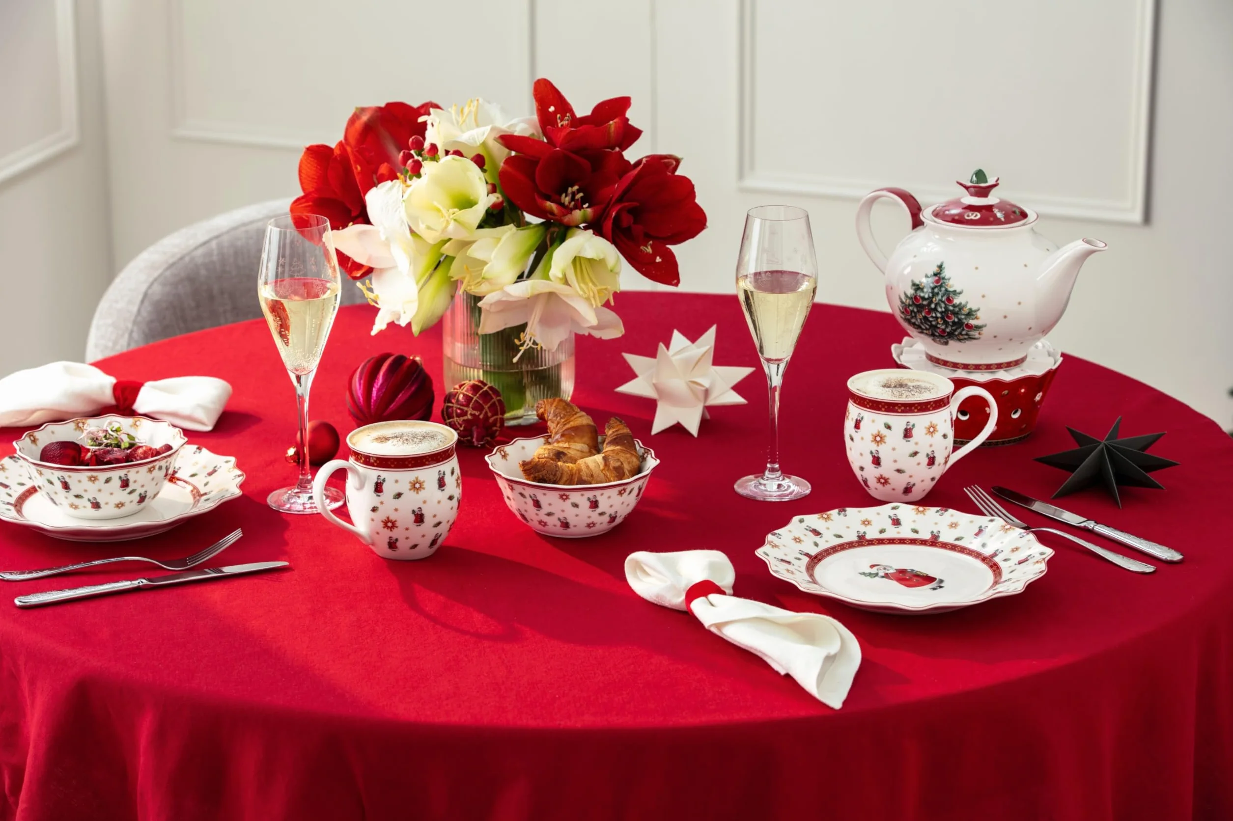 Villeroy & Boch - Toy's Delight jubileuszowy zestaw miseczek 4 szt. kolorowy, Boże Narodzenie, zestaw miseczek dla 4 osób, miski, motyw świąteczny, świąteczna zastawa stołowa, porcelana Premium