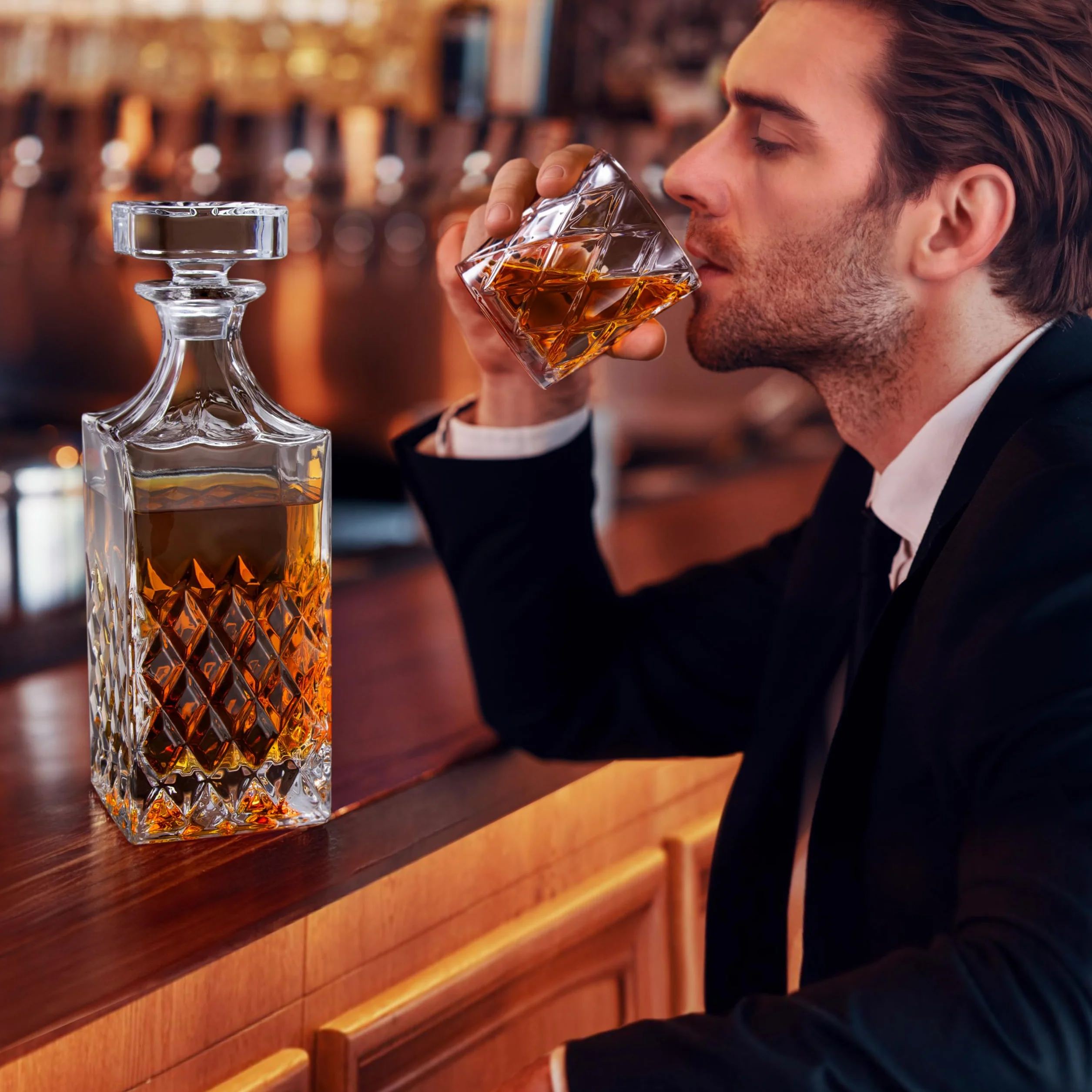 LIGHTEN LIFE Zestaw karafki do whisky – 849 ml z 4 szklankami w pudełku upominkowym, karafka premium bez ołowiu dla mężczyzn