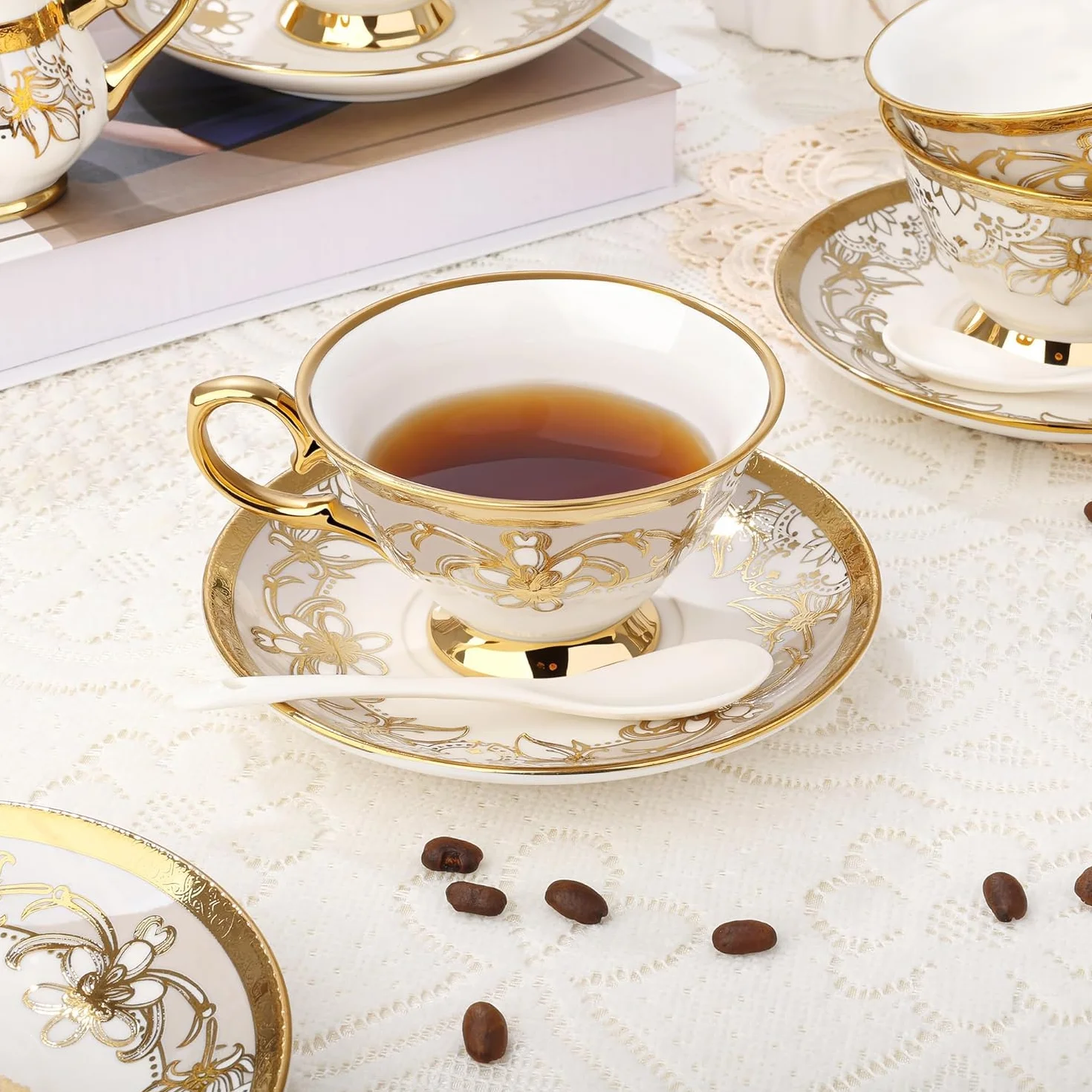 fanquare 21-częściowy porcelanowy serwis do herbaty z cukiernicą, dzbankiem na mleko, filiżankami i spodkami dla 6 osób, Królewski serwis do kawy z kwiatowym wzorem i złotym wykończeniem na przyjęcie