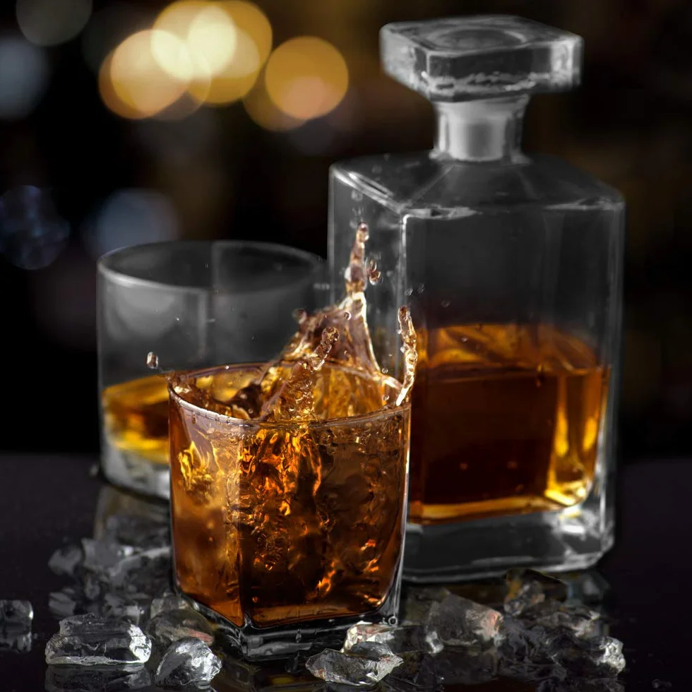 Maverton Karafka do Whisky – 700 ml - Nowoczesny Prezent dla Mężczyzny - Szkło Premium na Alkohol - Elegancki Design - Urodziny, Dzień Ojca, Rocznica