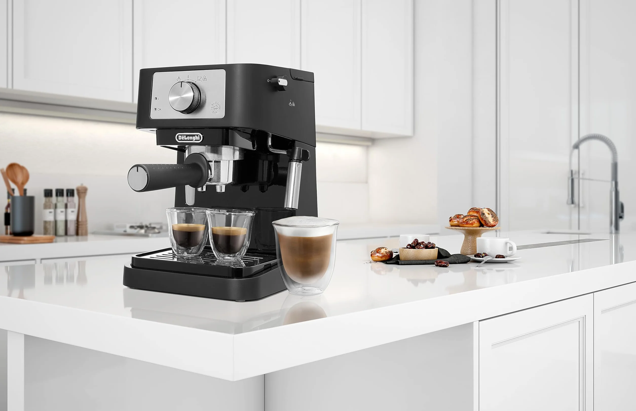 De'Longhi Stilosa Ekspres do Kawy, Czarny, 1100W 220V