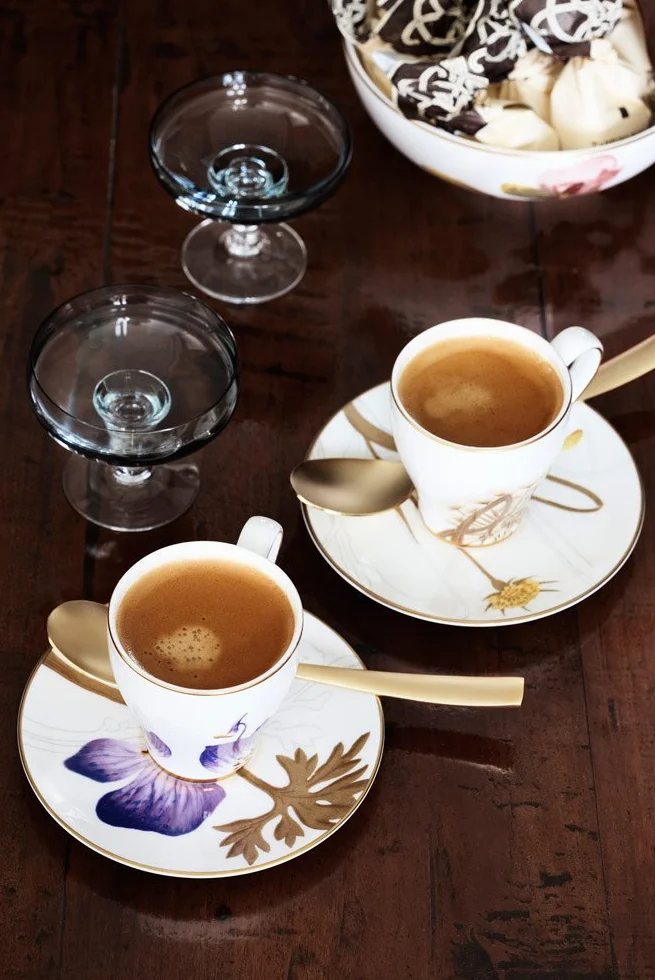 Royal Copenhagen Filiżanka Flora, Fine Bone China, biało-niebiesko-złoty