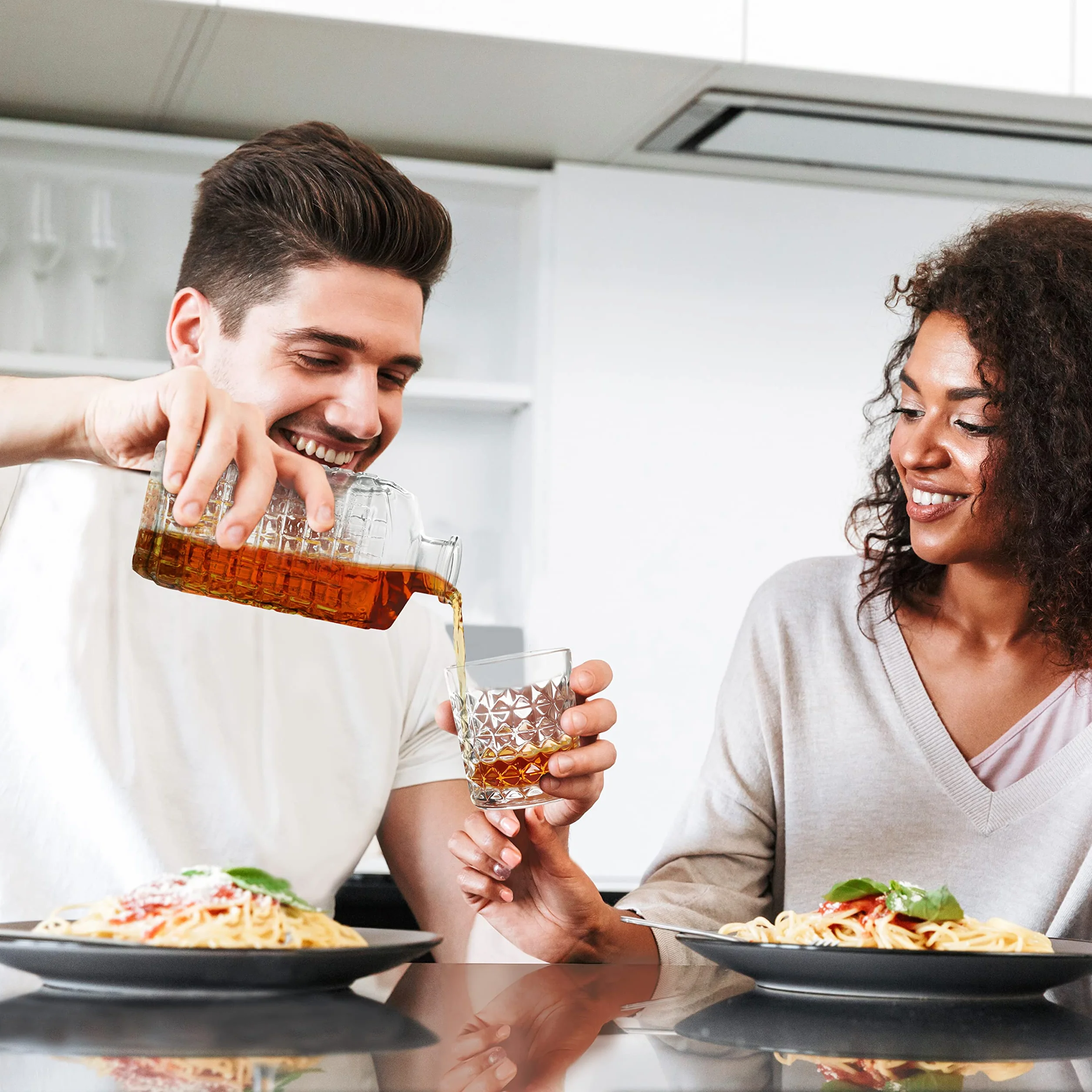 Belle Vous Szklana karafka do whisky (5 sztuk) – karafka na alkohol 500 ml z 4 grawerowanymi szklankami 260 ml – zestaw karafek idealny do whisky, wina, brandy, burbonu i innych trunków