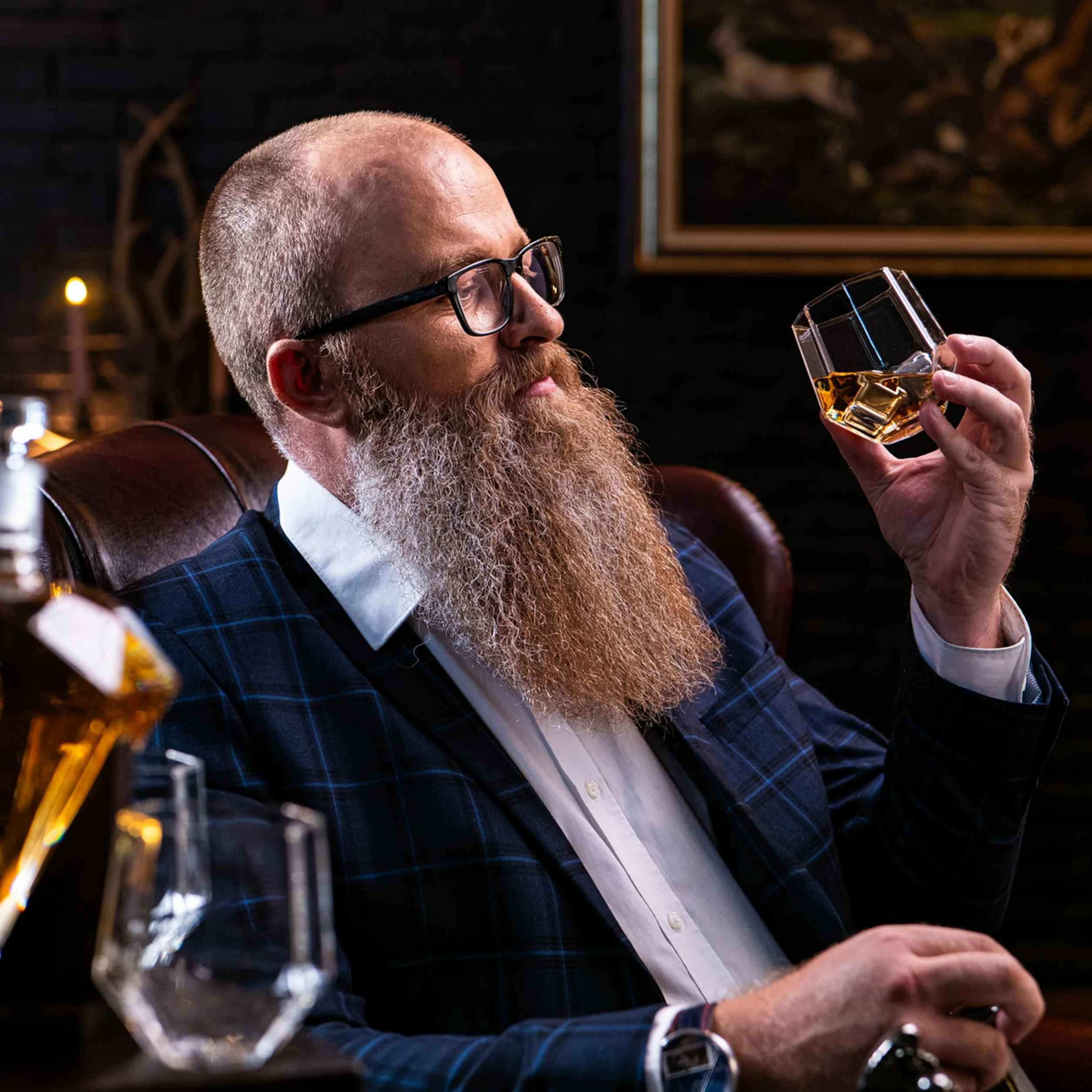 WHISISKEY Zestaw Karafka do Whisky - Zestaw Prezentowy Whiskey - Prezenty dla Mężczyzn - Pomysły na Prezent dla Mężczyzny - Diamentowa Karafka 1000ML, 4 Szklanki do Whisky, 4 Kamienie do Whisky