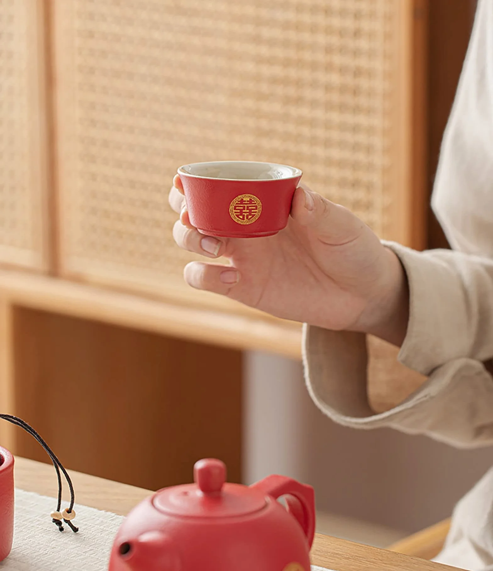 Chiński zestaw do herbaty Kung Fu Czajniczek Podwójne Szczęście Porcelana Czerwony Zestaw Do Herbaty Ślubnej Czajniczek, Chińskie Tradycyjne Dekoracje Ślubne, Kreatywny Ceramiczny Zestaw Serwisowy