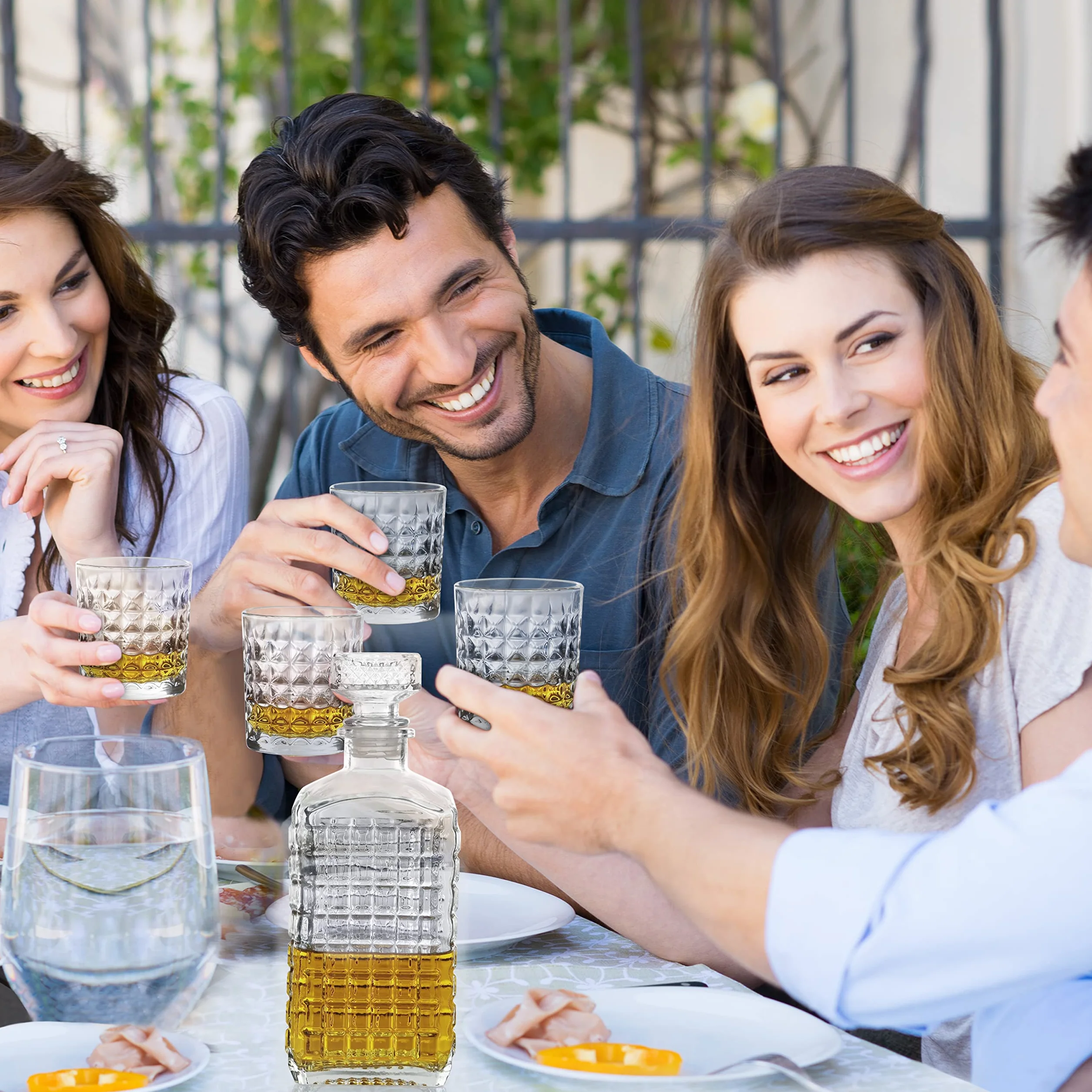 Belle Vous Szklana karafka do whisky (5 sztuk) – karafka na alkohol 500 ml z 4 grawerowanymi szklankami 260 ml – zestaw karafek idealny do whisky, wina, brandy, burbonu i innych trunków