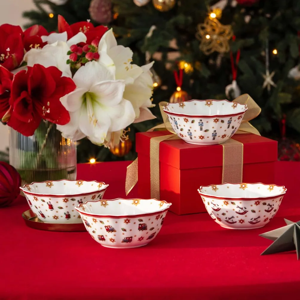 Villeroy & Boch - Toy's Delight jubileuszowy zestaw miseczek 4 szt. kolorowy, Boże Narodzenie, zestaw miseczek dla 4 osób, miski, motyw świąteczny, świąteczna zastawa stołowa, porcelana Premium