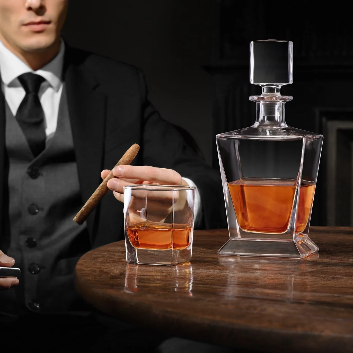 Maverton Zestaw do Whisky – Karafka 800 ml + 6 Szklanek 250 ml - Ekskluzywny Prezent dla Mężczyzny - Szkło Premium na Alkohol - Urodziny, Dzień Ojca, Rocznica