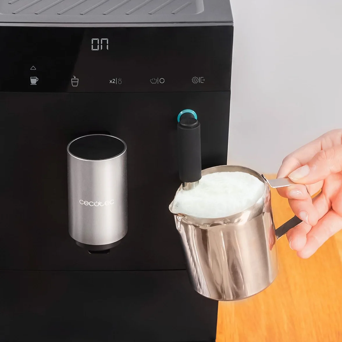 Cecotec Kompaktowy ekspres do kawy do espresso Cremmaet Steam. 1350 W, 19 bar, system termobloków, zbiornik na kawę ziarna 150 g z młynkiem i 1,1 l wody, kompaktowy z parownikiem