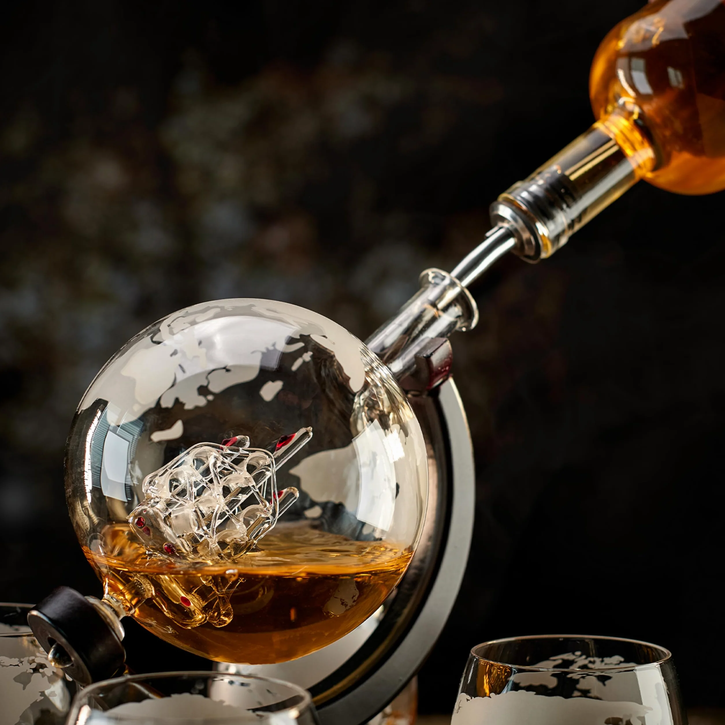 WHISISKEY Zestaw Karafka do Whisky - Zestaw Prezentowy Whiskey - Prezenty dla Mężczyzn - Pomysły na Prezent dla Mężczyzny - Kulista Karafka 900ML, 4 Szklanki do Whisky, 4 Kamienie do Whisky