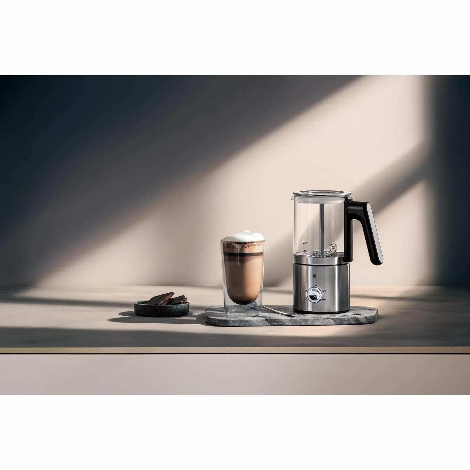 WMF Lono spieniacz do mleka elektryczny 150-250 ml 650 W ekran dotykowy podgrzewacz do mleka